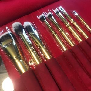 BRAND NEW LUXIE MAKEUP BRUSHES!!!!! NEW IN WRAPPER,JUST OPENED PLASTIC TO LOOK !